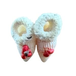 Vintage Sea shell Baby Slippers Pin Brooch‎ Novelty Shoe Collectible Seashells